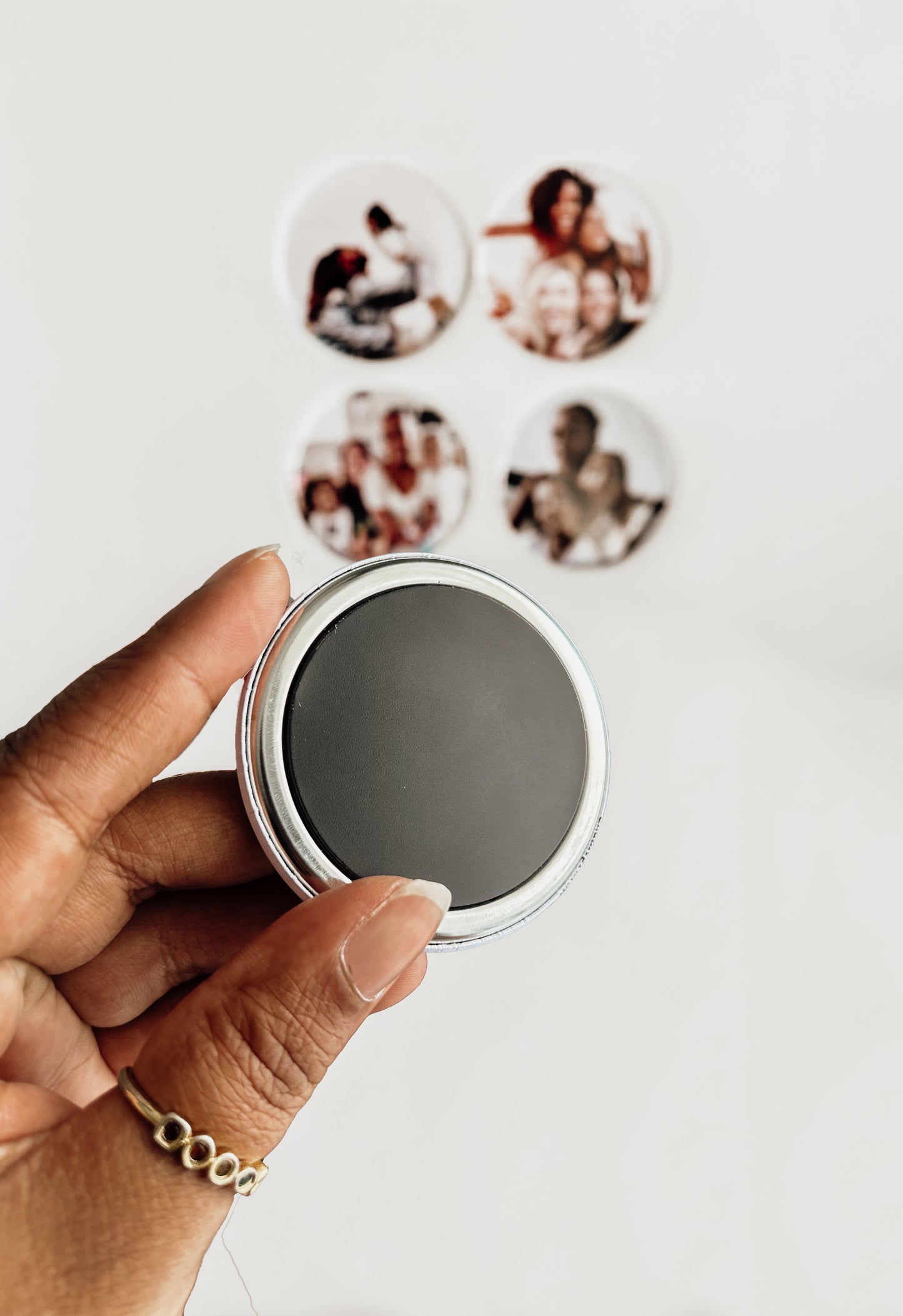 magnet photo personnalisé format rond –vue de dos