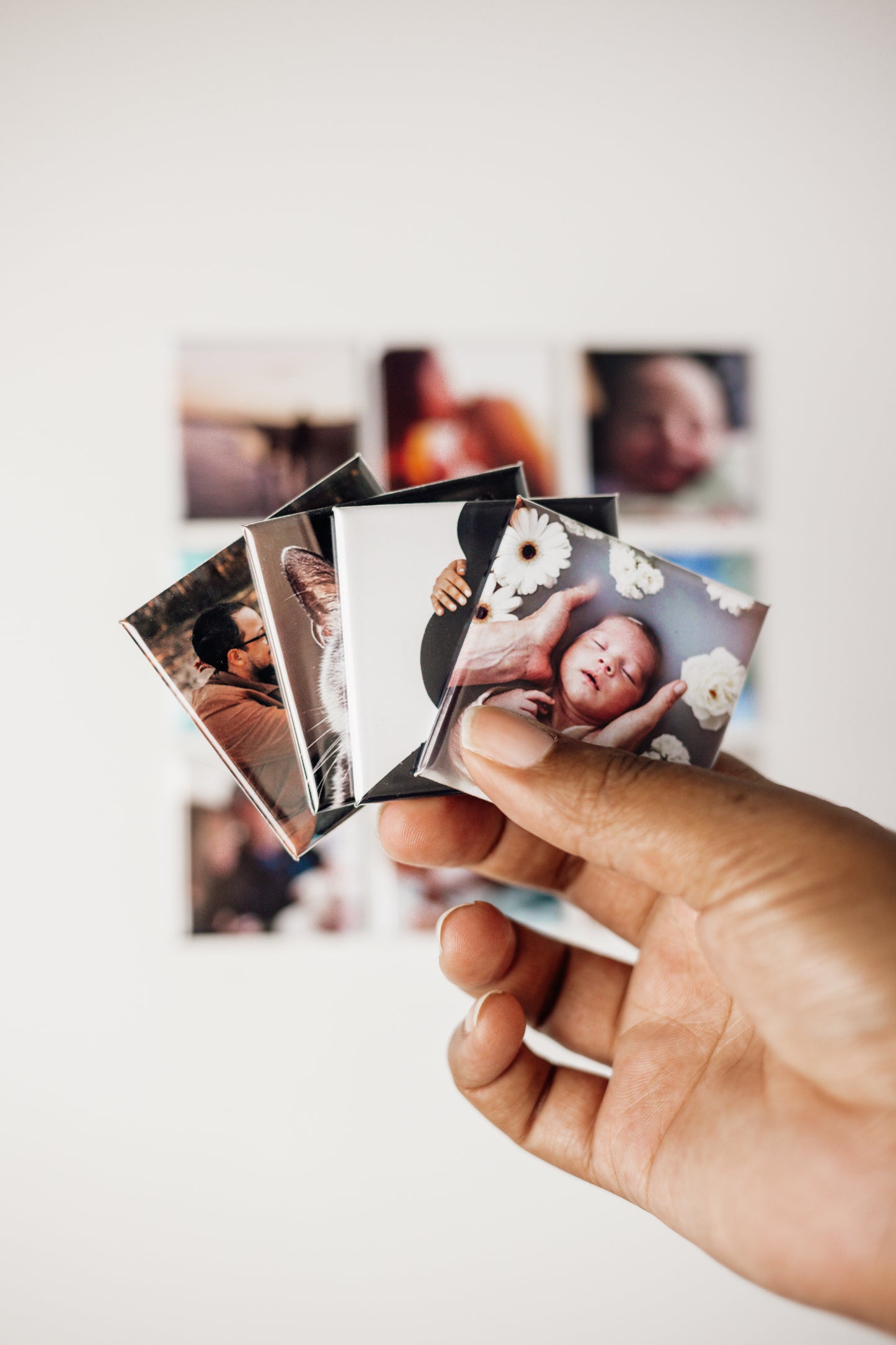 magnets photo personnalisés carré 5cm en éventail avec arrière plan