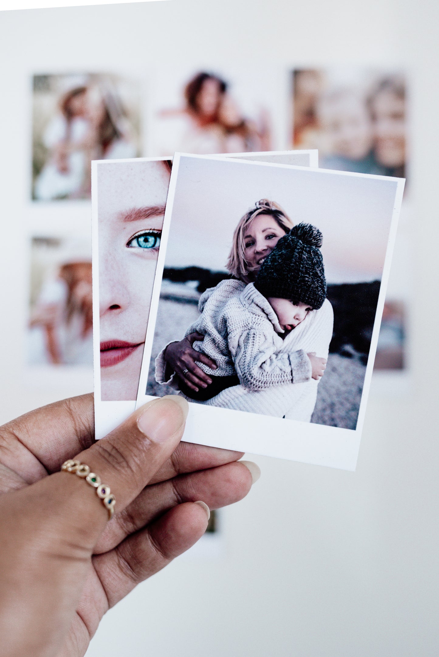 photo de 2 magnets photo format tirage instantanés en éventail