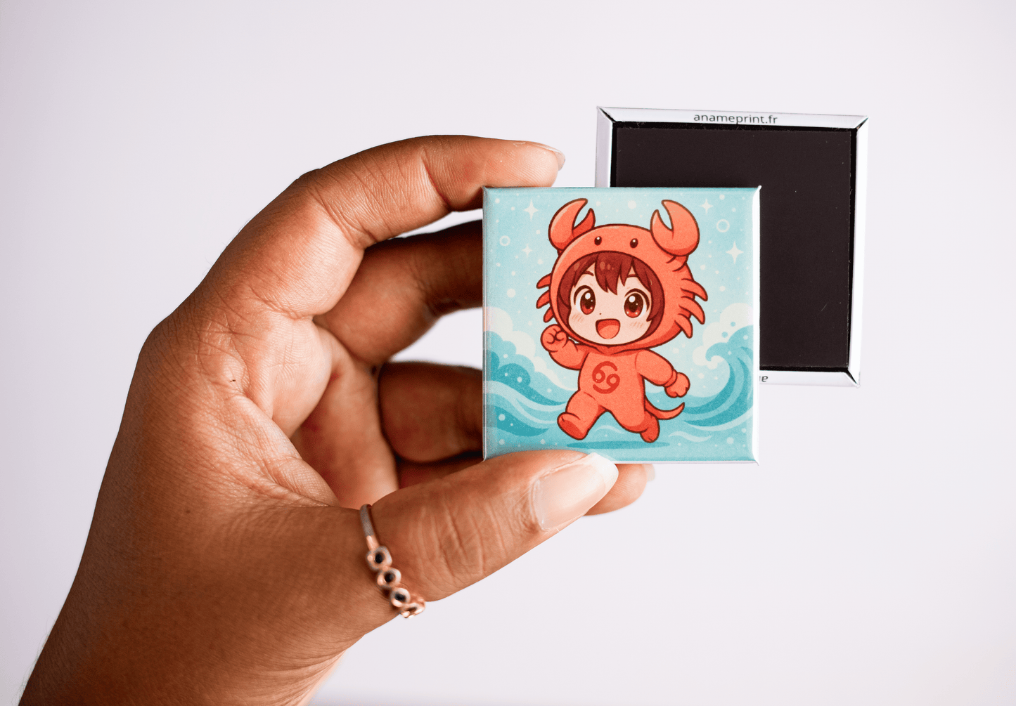 photo du signe cancer de la collection zodiaque chibi costume, magnet carré rigide illustré