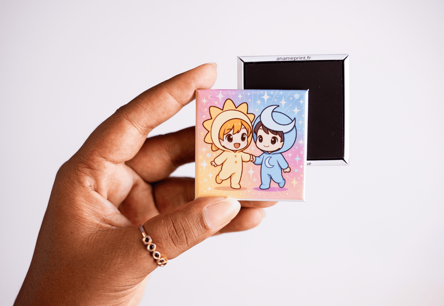 photo du signe gémeaux de la collection zodiaque chibi costume, magnet carré rigide illustré