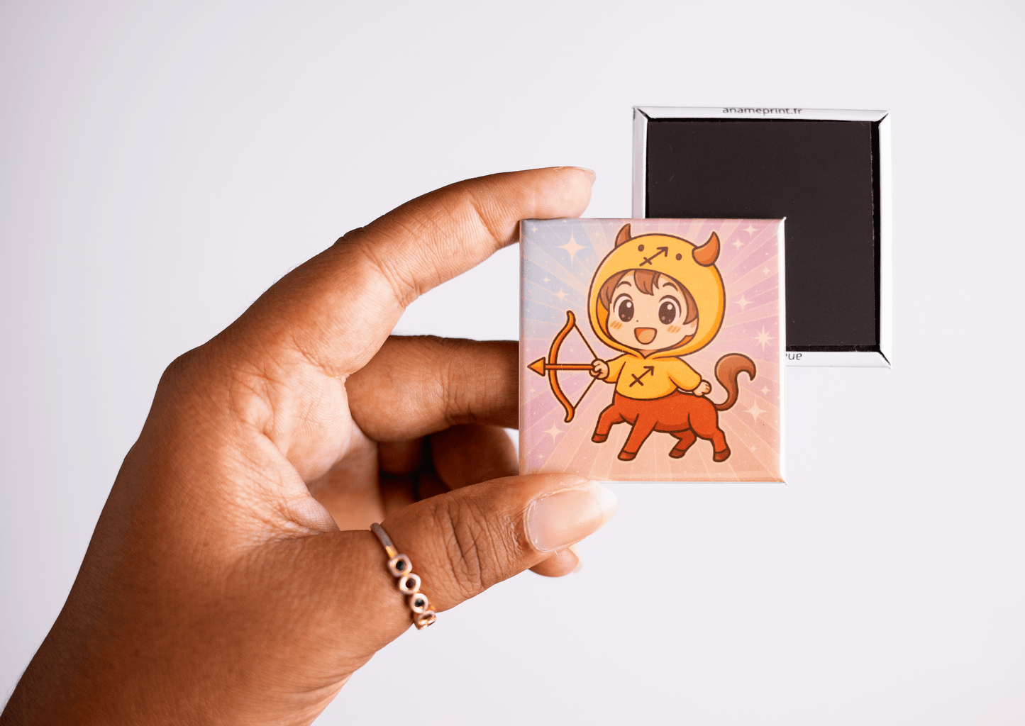 photo du signe sagittaire de la collection zodiaque chibi costume, magnet carré rigide illustré