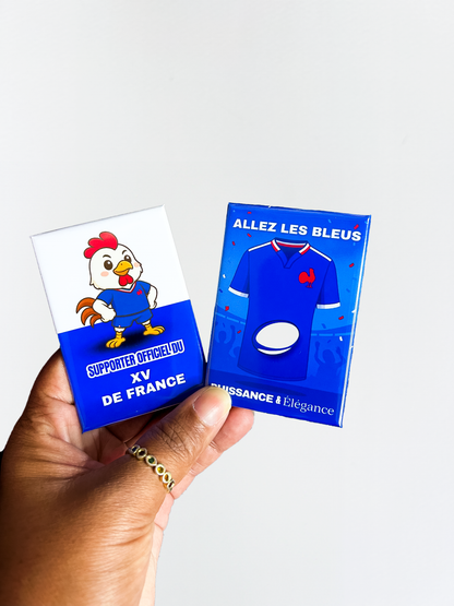 magnets rectangle équipe de France de rugby. a gauche dessin d'un coq chibi + texte. À droite dessin maillot de l'équipe + texte
